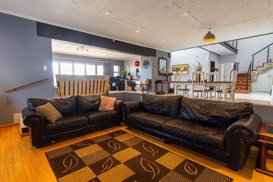 5 Bedroom Property for Sale in Myburgh Park Western Cape